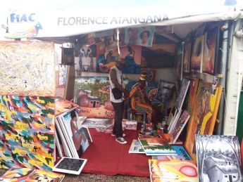 Florence Atangana, artiste peintre à la FIAC de Douala